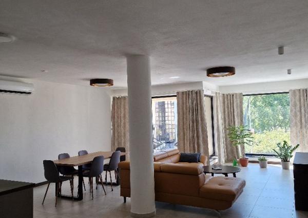 Prenájom nadštandardný 3izbový byt, lóggia 6 m2, terasa 16 m2, garáž, pod hradom