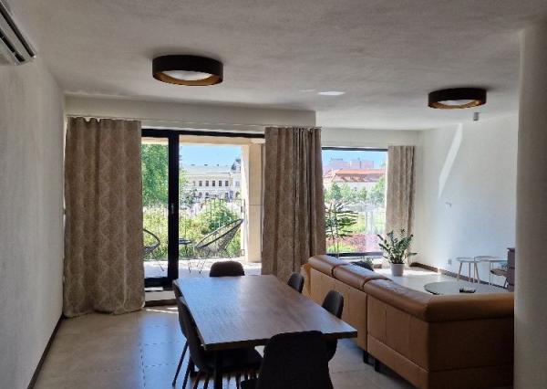 Prenájom nadštandardný 3izbový byt, lóggia 6 m2, terasa 16 m2, garáž, pod hradom