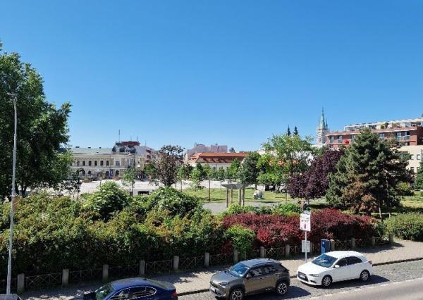 Prenájom nadštandardný 3izbový byt, lóggia 6 m2, terasa 16 m2, garáž, pod hradom