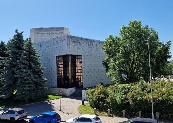 Prenájom nadštandardný 3izbový byt, lóggia 6 m2, terasa 16 m2, garáž, pod hradom