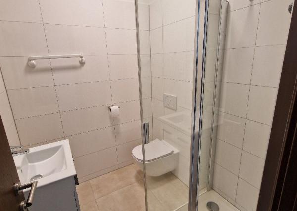 Prenájom nadštandardný 3izbový byt, lóggia 6 m2, terasa 16 m2, garáž, pod hradom