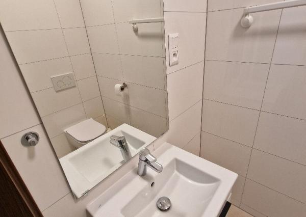 Prenájom nadštandardný 3izbový byt, lóggia 6 m2, terasa 16 m2, garáž, pod hradom