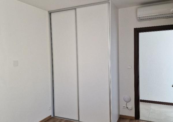 Prenájom nadštandardný 3izbový byt, lóggia 6 m2, terasa 16 m2, garáž, pod hradom