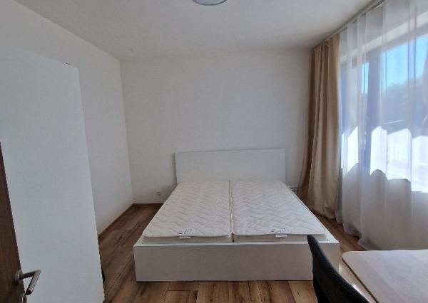Prenájom nadštandardný 3izbový byt, lóggia 6 m2, terasa 16 m2, garáž, pod hradom