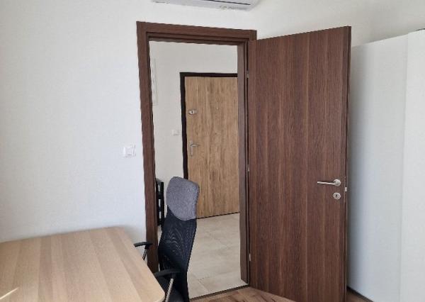 Prenájom nadštandardný 3izbový byt, lóggia 6 m2, terasa 16 m2, garáž, pod hradom