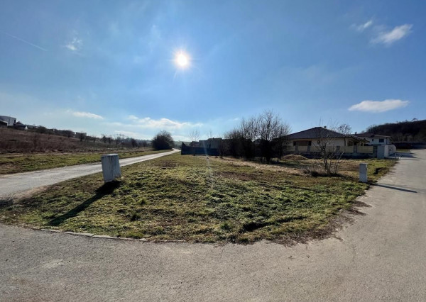 Predám pozemok 986m2 Kynek, všetky IS,asfaltová cesta