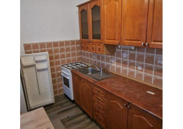 Prenájom 3 izbový byt, centrum - Párovce, balkón