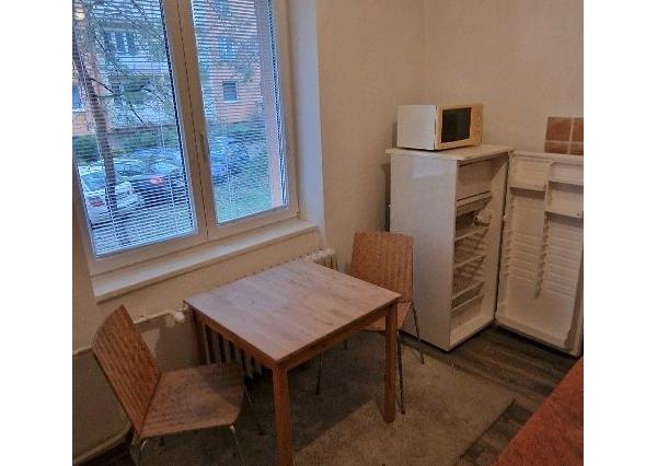 Prenájom 3 izbový byt, centrum - Párovce, balkón