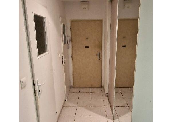 Prenájom 3 izbový byt, centrum - Párovce, balkón