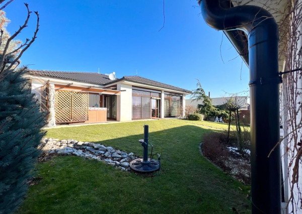 Predaj 4izb.rodinný dom Nitra, pozemok 9á, domček 50m2 na záhrade