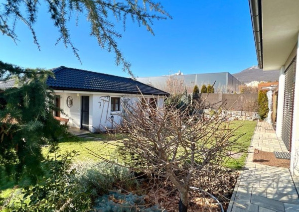 Predaj 4izb.rodinný dom Nitra, pozemok 9á, domček 50m2 na záhrade