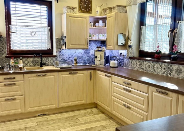 Predaj 4izb.rodinný dom Nitra, pozemok 9á, domček 50m2 na záhrade