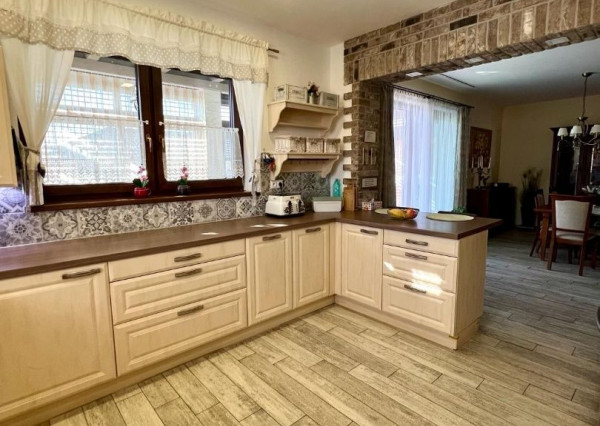 Predaj 4izb.rodinný dom Nitra, pozemok 9á, domček 50m2 na záhrade