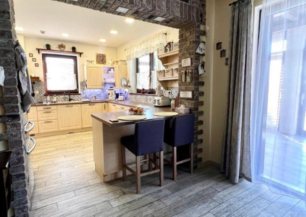 Predaj 4izb.rodinný dom Nitra, pozemok 9á, domček 50m2 na záhrade