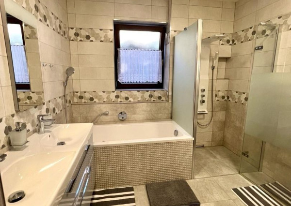 Predaj 4izb.rodinný dom Nitra, pozemok 9á, domček 50m2 na záhrade