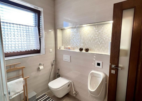 Predaj 4izb.rodinný dom Nitra, pozemok 9á, domček 50m2 na záhrade