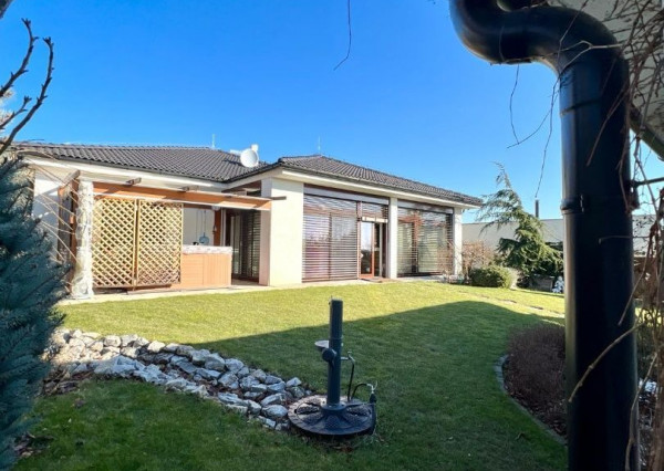 Predaj 4izb.rodinný dom Nitra, pozemok 9á, domček 50m2 na záhrade