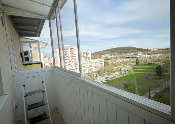 Predaj veľký 2 izbový byt, balkón, zariadený, Klokočina