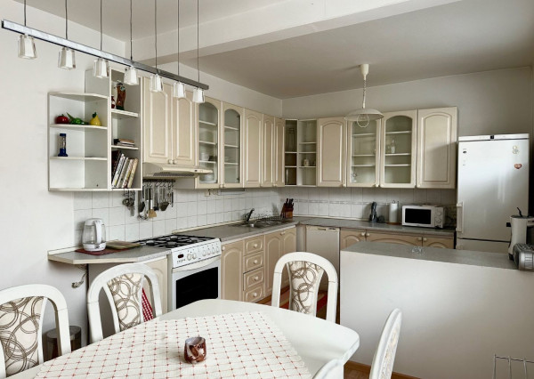 Predaj 4 izbový rodinný dom, 9á krásny pozemok pod lesom, garáž, Nitra