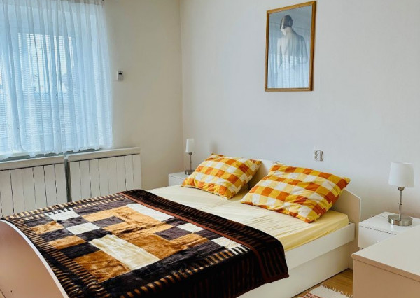 Predaj 4 izbový rodinný dom, 9á krásny pozemok pod lesom, garáž, Nitra