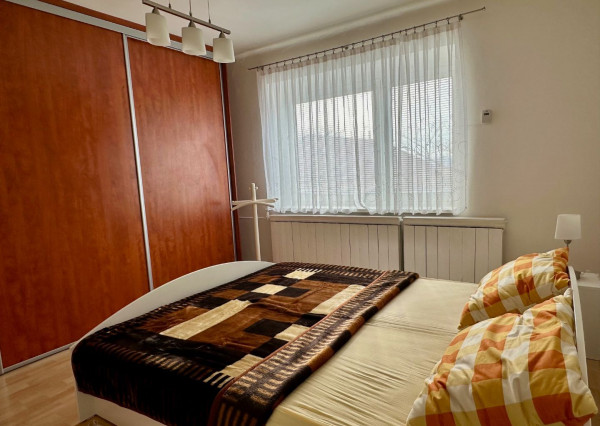 Predaj 4 izbový rodinný dom, 9á krásny pozemok pod lesom, garáž, Nitra