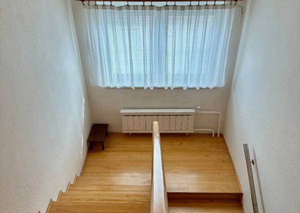 Predaj 4 izbový rodinný dom, 9á krásny pozemok pod lesom, garáž, Nitra