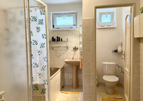 Predaj 4 izbový rodinný dom, 9á krásny pozemok pod lesom, garáž, Nitra