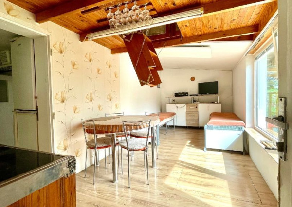 Chata aj na celoročné využitie v tichom prostredí plnej zelene, Hiadeľ