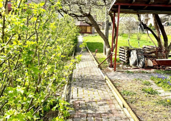 Chata aj na celoročné využitie v tichom prostredí plnej zelene, Hiadeľ