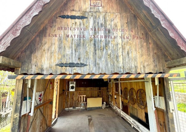 Chata aj na celoročné využitie v tichom prostredí plnej zelene, Hiadeľ