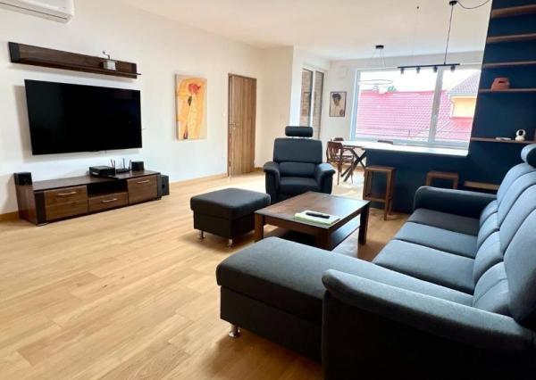 Prenájom 3izbový byt pod Hradom, ul.Podzámska, 2 park.miesta v garáži