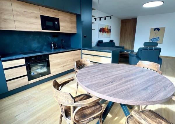 Prenájom 3izbový byt pod Hradom, ul.Podzámska, 2 park.miesta v garáži