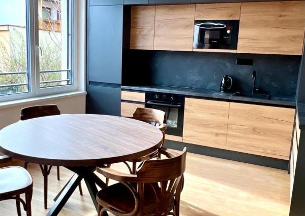 Prenájom 3izbový byt pod Hradom, ul.Podzámska, 2 park.miesta v garáži