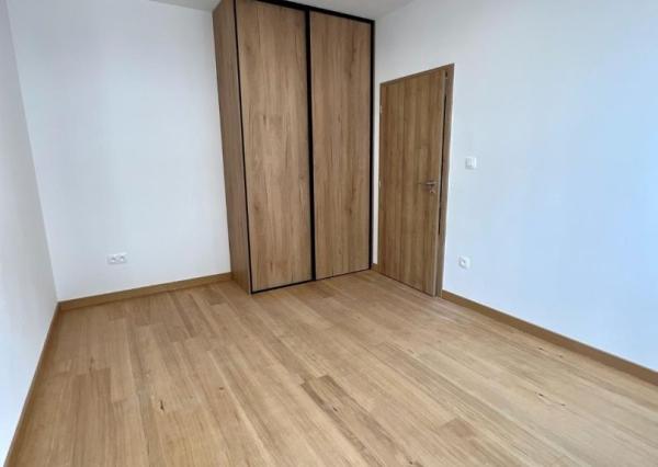 Prenájom 3izbový byt pod Hradom, ul.Podzámska, 2 park.miesta v garáži