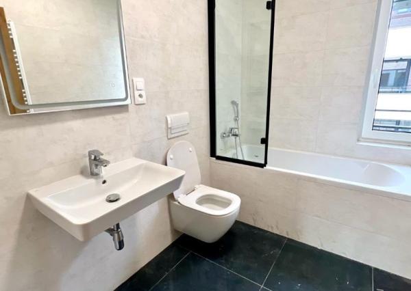 Prenájom 3izbový byt pod Hradom, ul.Podzámska, 2 park.miesta v garáži