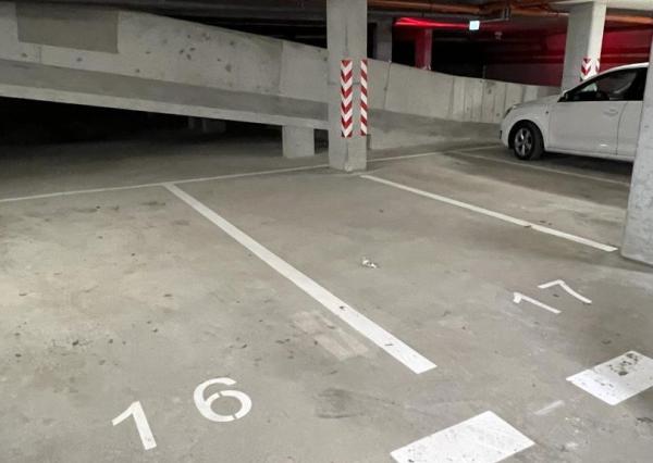 Prenájom 3izbový byt pod Hradom, ul.Podzámska, 2 park.miesta v garáži