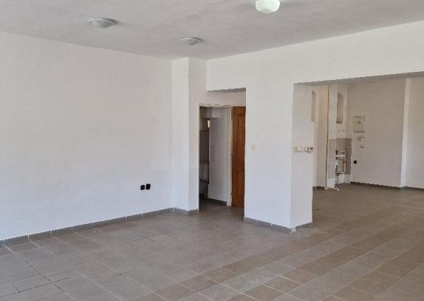 Prenájom obchodný priestor 86m2, pri autobusovej stanici