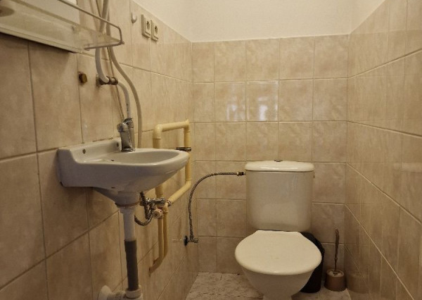 Prenájom obchodný priestor 86m2, pri autobusovej stanici