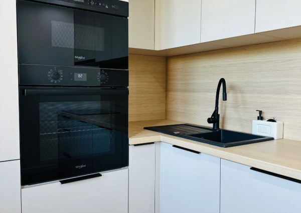 Predaj krásny 2 izbový byt, balkón, čerstvá rekonštrukcia, centrum mesta