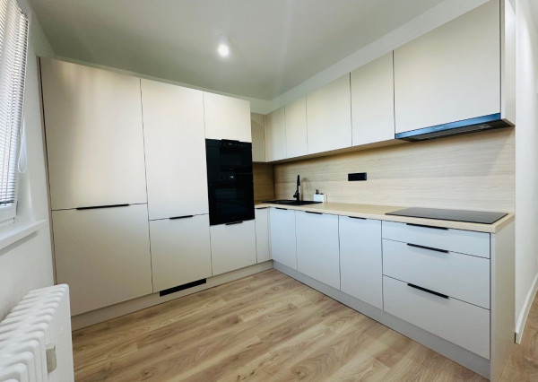 Predaj krásny 2 izbový byt, balkón, čerstvá rekonštrukcia, centrum mesta