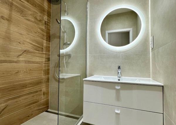 Predaj krásny 2 izbový byt, balkón, čerstvá rekonštrukcia, centrum mesta