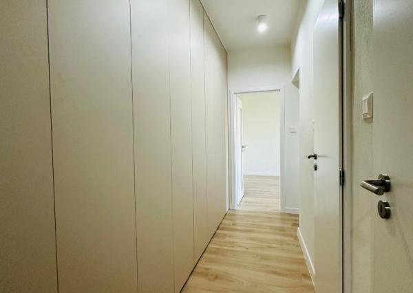 Predaj krásny 2 izbový byt, balkón, čerstvá rekonštrukcia, centrum mesta