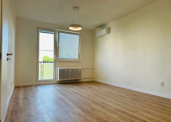 Predaj krásny 2 izbový byt, balkón, čerstvá rekonštrukcia, centrum mesta