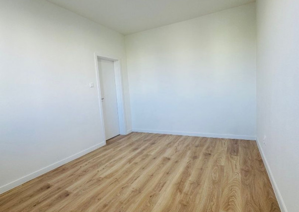 Predaj krásny 2 izbový byt, balkón, čerstvá rekonštrukcia, centrum mesta