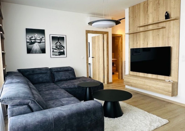 Prenájom krásny 2 izbový byt, centrum mesta, 40m2 terasa