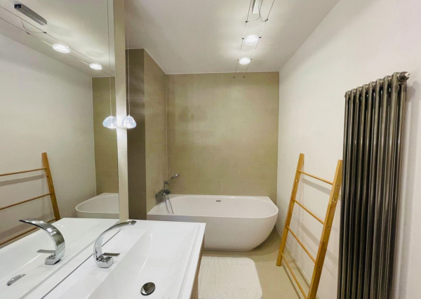 Prenájom krásny 2 izbový byt, centrum mesta, 40m2 terasa