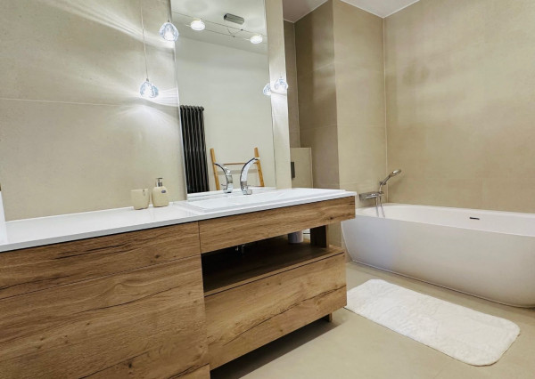 Prenájom krásny 2 izbový byt, centrum mesta, 40m2 terasa