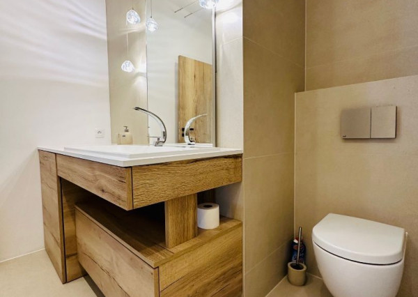 Prenájom krásny 2 izbový byt, centrum mesta, 40m2 terasa