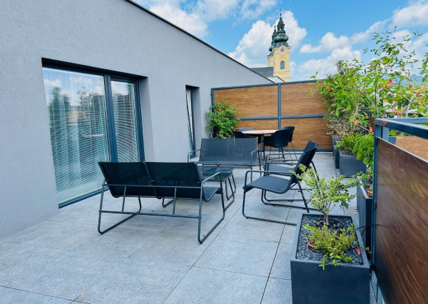 Prenájom krásny 2 izbový byt, centrum mesta, 40m2 terasa