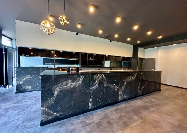 Odstúpenie luxusnej prevádzky, úplne centrum mesta, kompletne zariadená